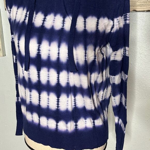 Aqua Women's Tie Dye Hoodie Knitted Long Sleeve Sweater Navy Blue Size Small NWT - Picture 3 of 11